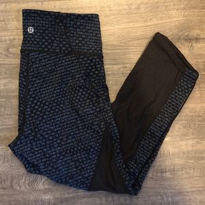 Luluemon leggings size 4 mesh with scallop